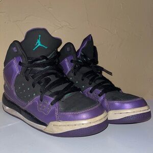 Kids Jordan flight 1 youth size 4.5 2012
excellent Pre-owned condition